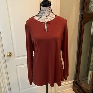Susan Graver Rust Colored Women’s Top, Longer in the back. Size Medium.